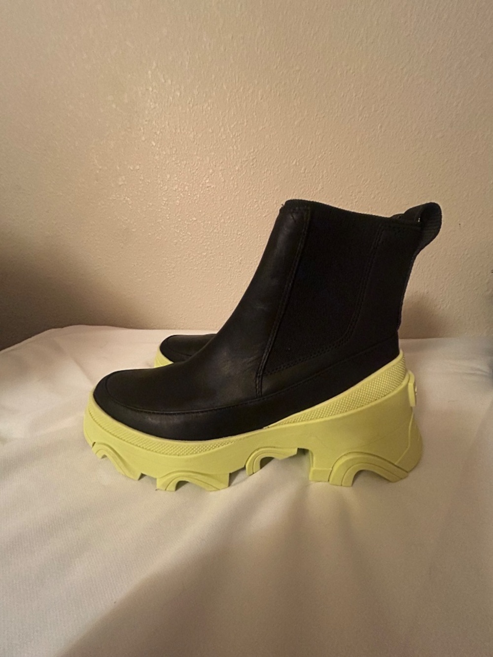SOREL boots - Picture 2 of 3